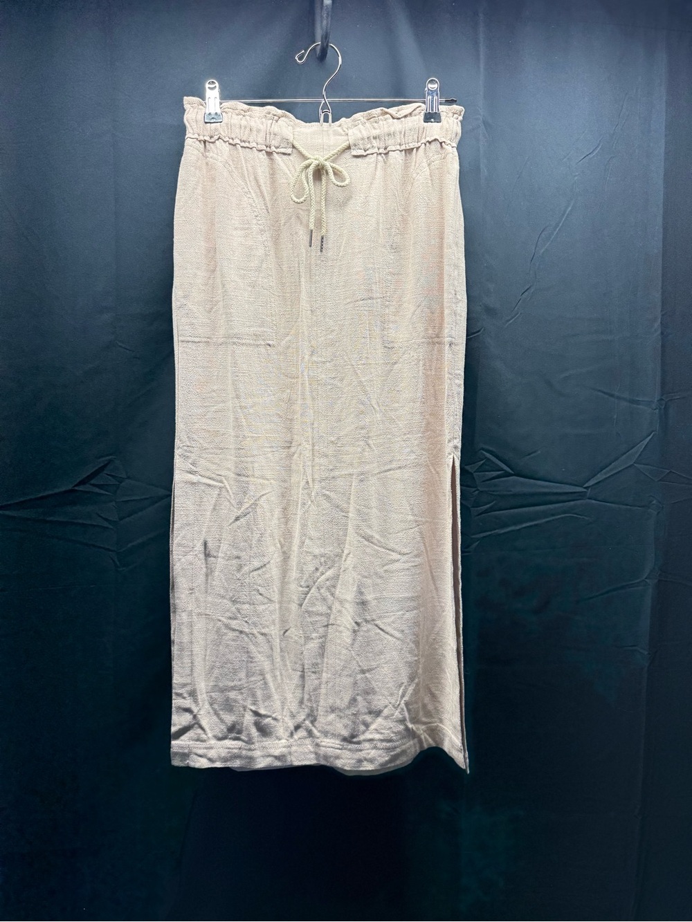 Like new BE COOL Cream Drawstring Maxi Skirt with Side Slit Sz S (16z2)